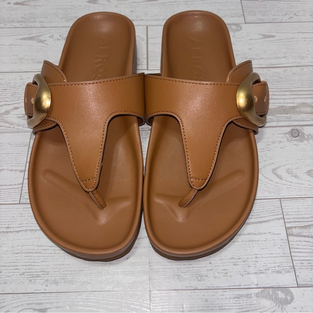 AEROSOLES Tan Lloyd Thong Sandals with Gold Buckle Women Size 6.5